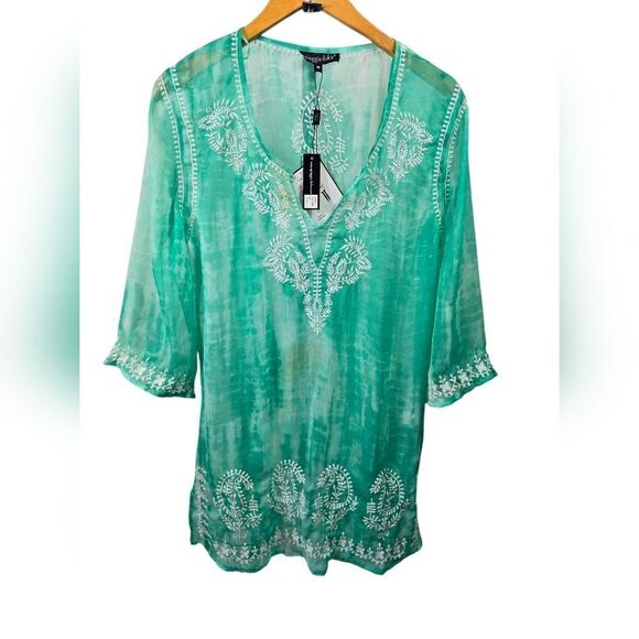 Chic Green Tunic with Embroidered Details - Picture 1 of 8